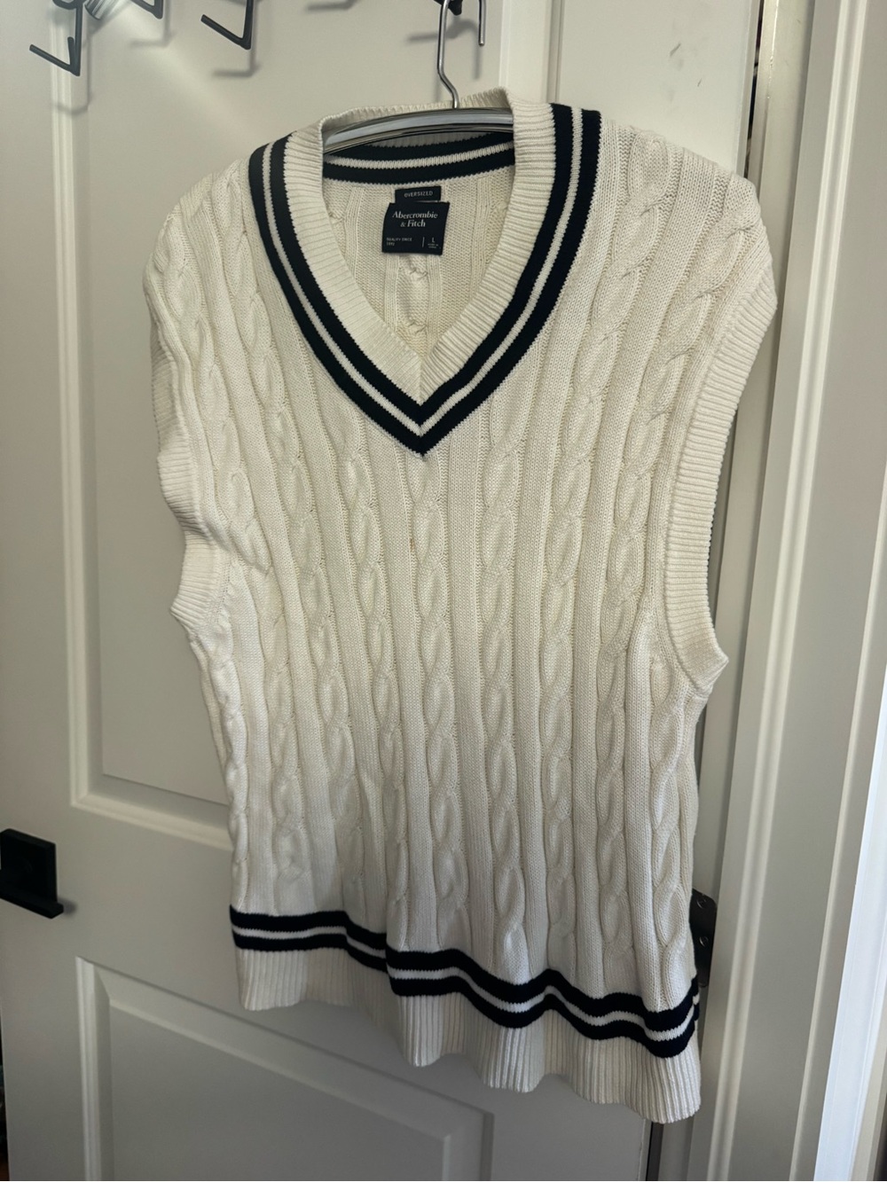 Abercrombie & Fitch White Cable Knit V-Neck Sweater Vest with Navy Trim